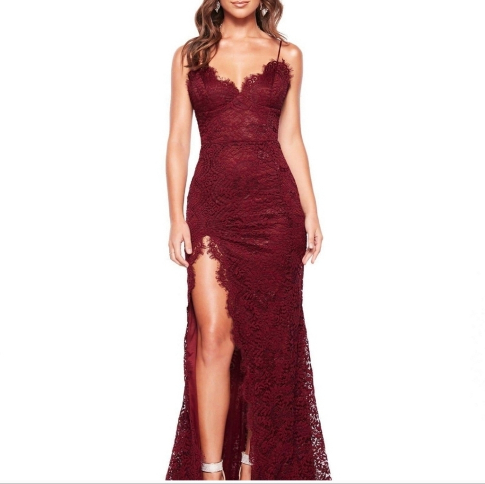 New with Tag Formal dress,Color :Plum brand :Alamour thelabel model: layali